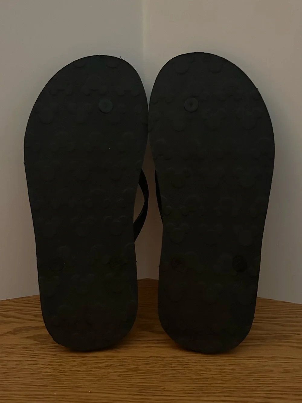 Men’s Size 9 Mickey Mouse Multi-Color Rubber Flip Flops